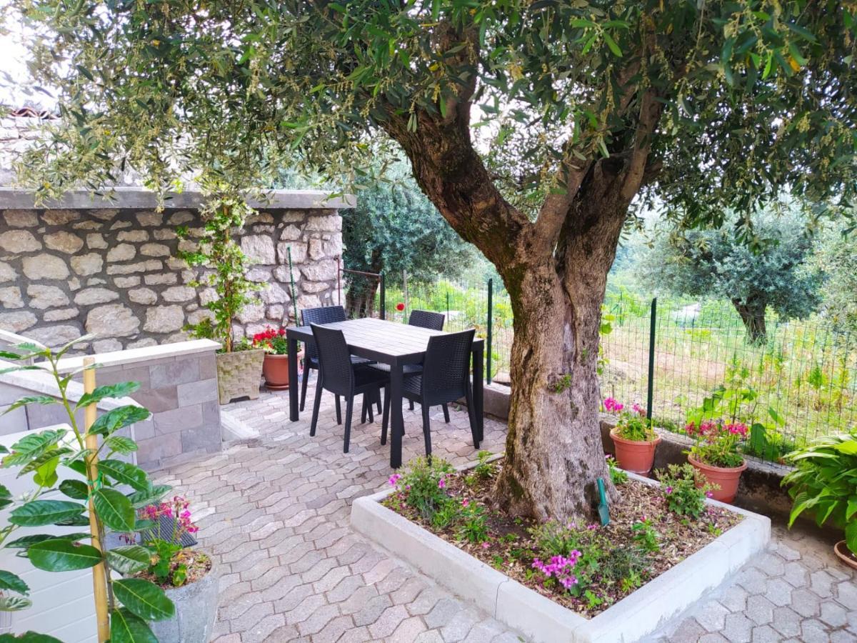 Casa Degli Ulivi Con Parcheggio Privato Muro Lucano Exterior foto