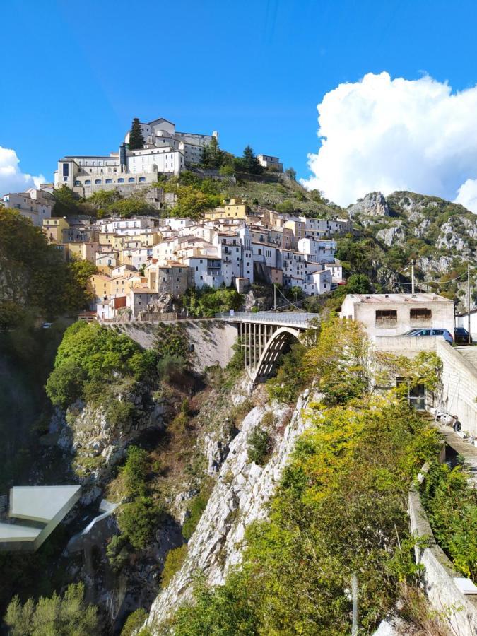 Casa Degli Ulivi Con Parcheggio Privato Muro Lucano Exterior foto