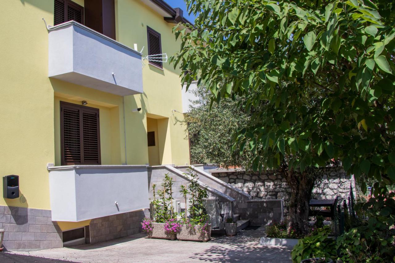 Casa Degli Ulivi Con Parcheggio Privato Muro Lucano Exterior foto